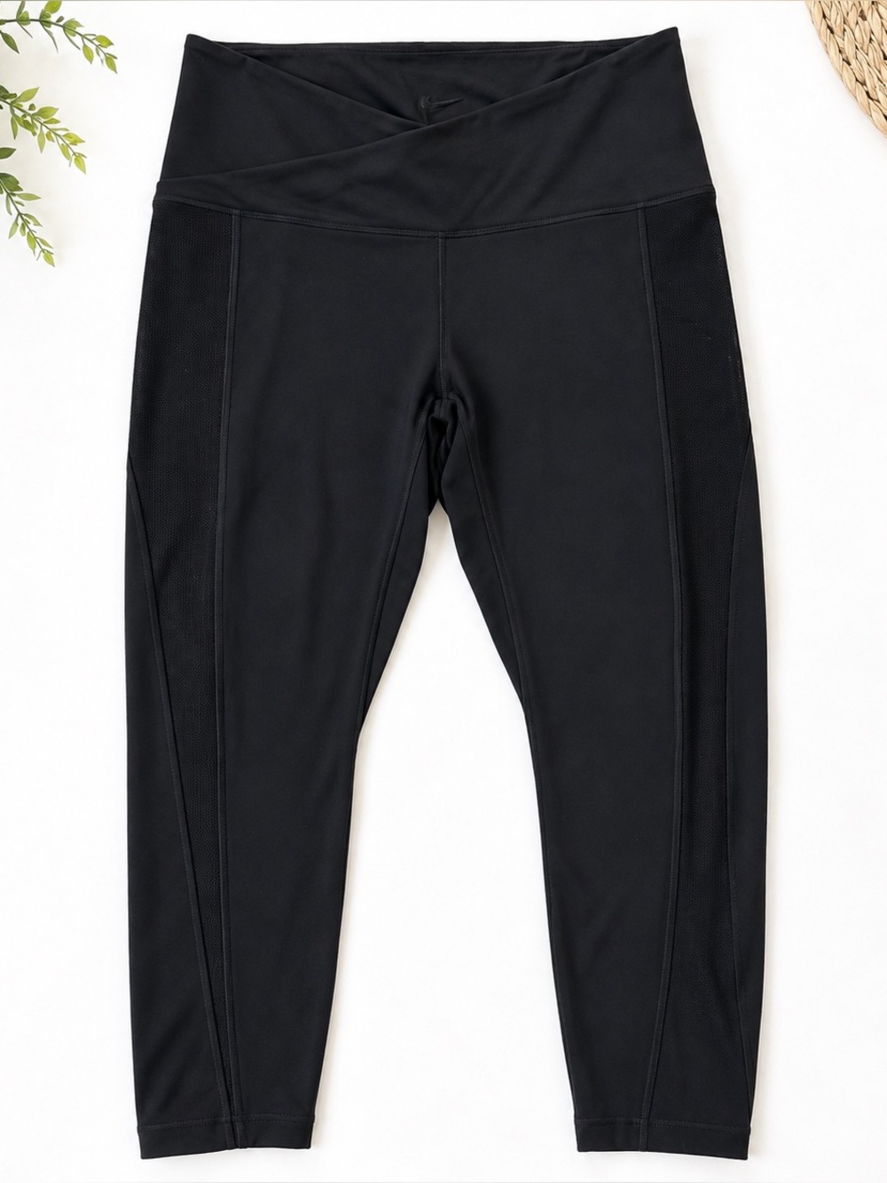 Nike One Dri-FIT Women’s Mid-Rise Crop Leggings Medium Black